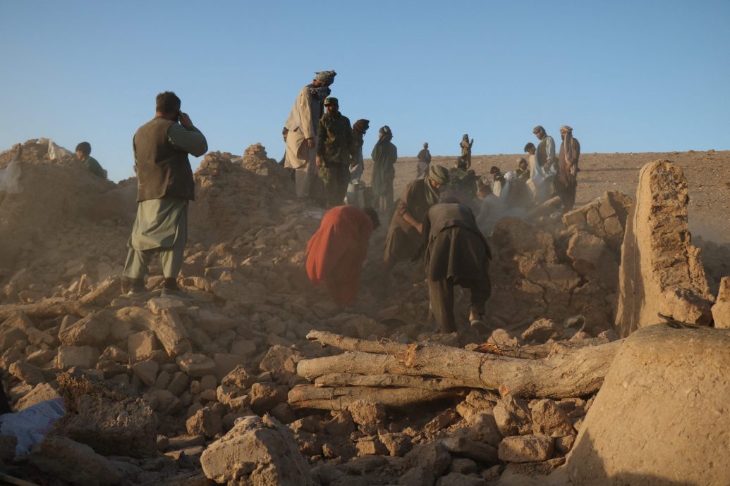 阿富汗西部强烈地震造成“约120人”死亡