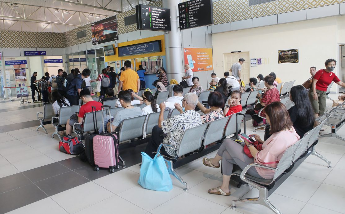 首7月搭客量破30万 怡机场日均逾1400人使用