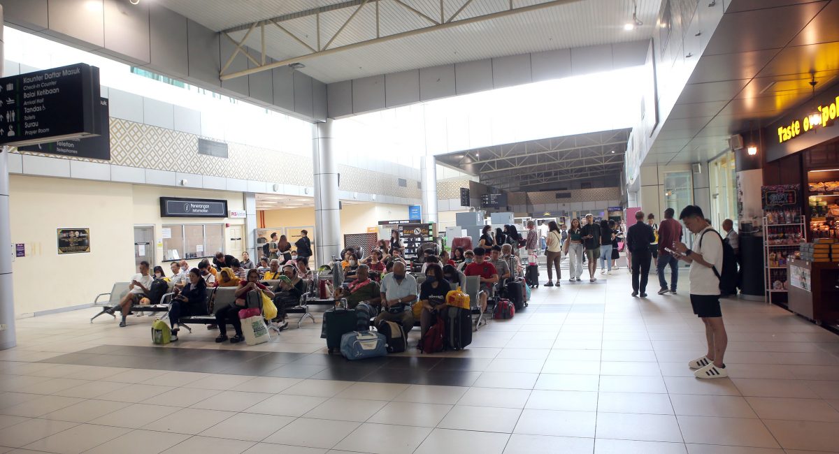 首7月搭客量破30万 怡机场日均逾1400人使用