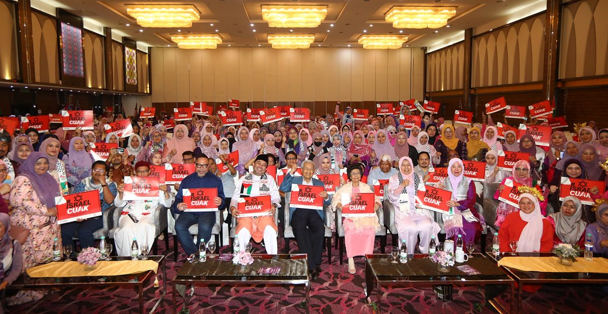 马哈迪出席1000个马来妇女集会