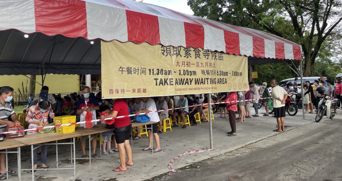 （大北马）北海斗母宫派发素食盒饭，今日派6000盒创纪录