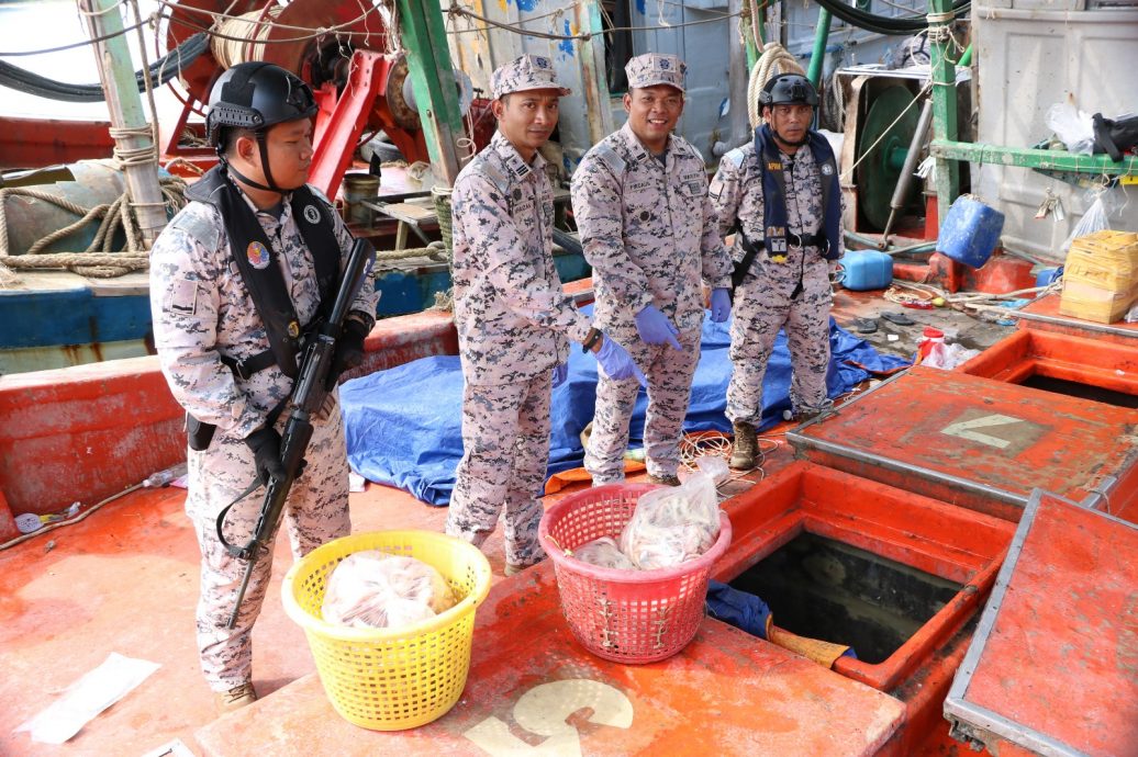 （已签发）柔：越界非法捕鱼，3外国渔船连同鱼获船员被扣查