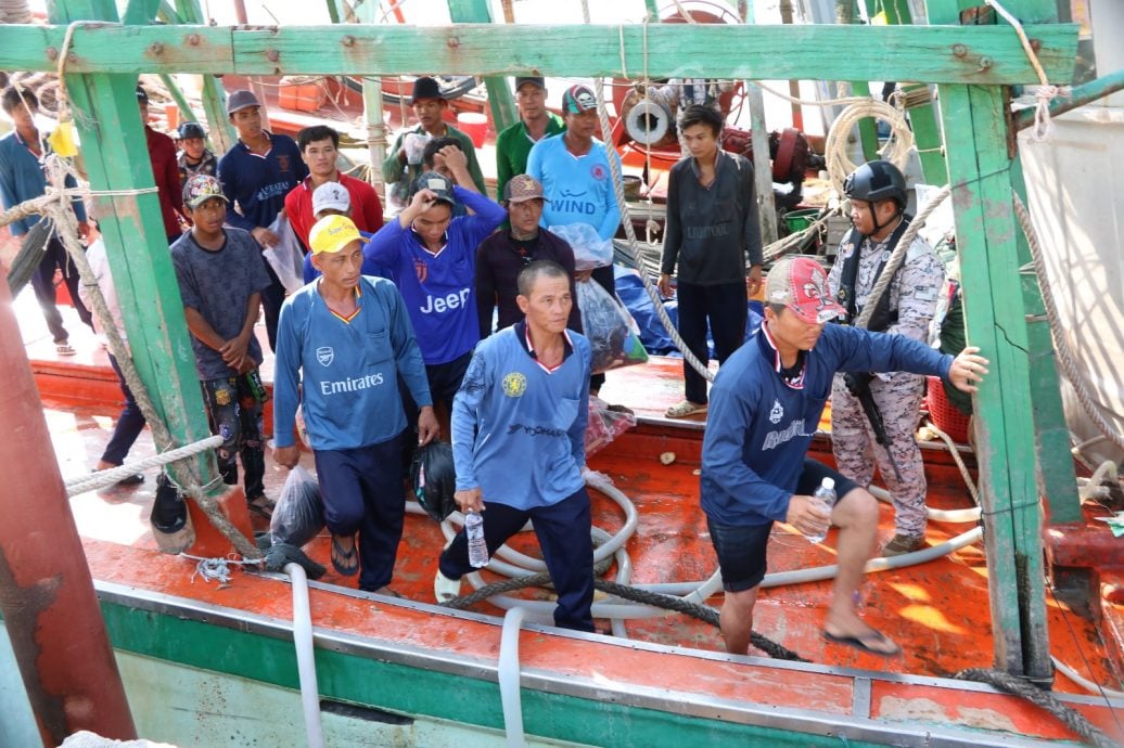 （已签发）柔：越界非法捕鱼，3外国渔船连同鱼获船员被扣查
