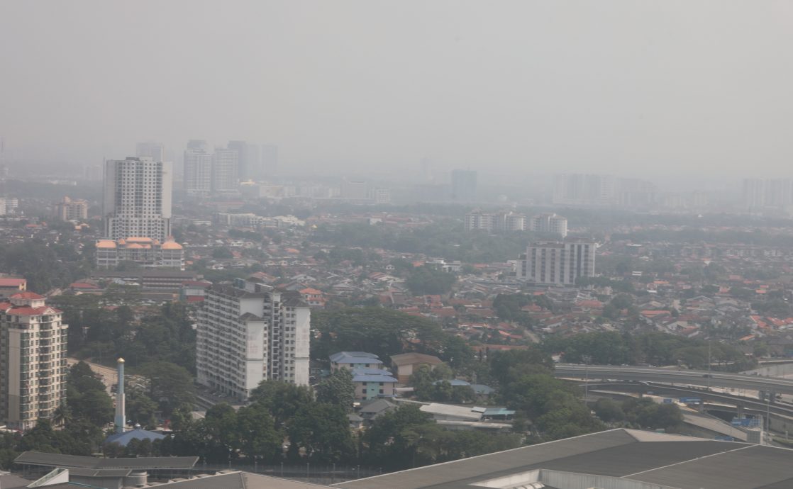 （未签发）国：新闻：柔3地空污指数破百点 峇株巴辖最高达158