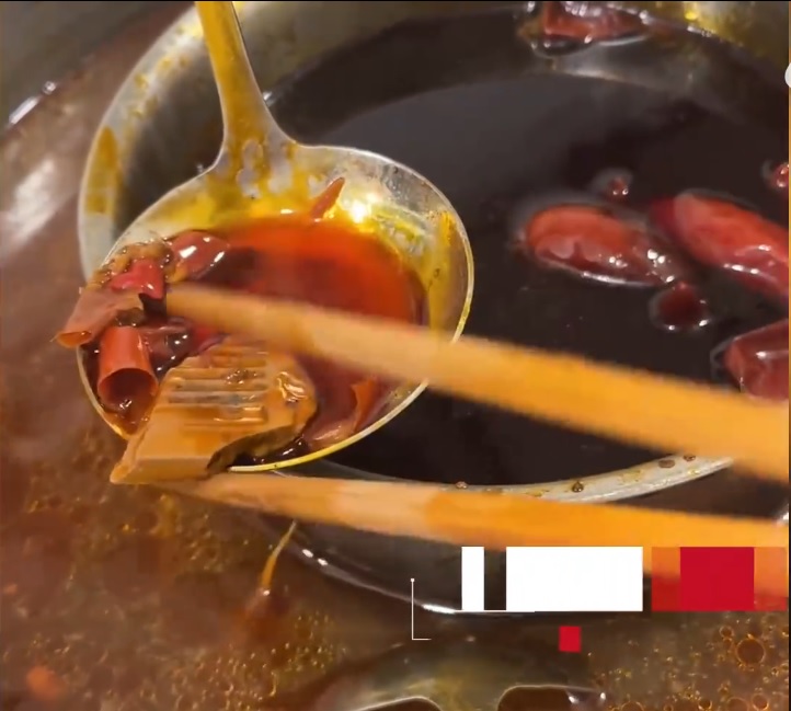 （视频）拼盘∕火锅“加料” “竹笋”咬不动竟是……