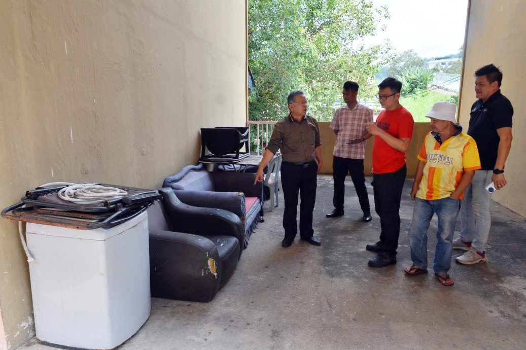 NS芙蓉／组屋走廊囤垃圾杂物2周不清走，住户就会被“请走”