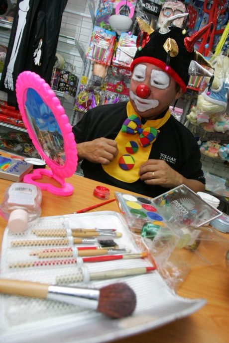 11月7日刊登【有故事的人】：小丑表演带给大家欢乐