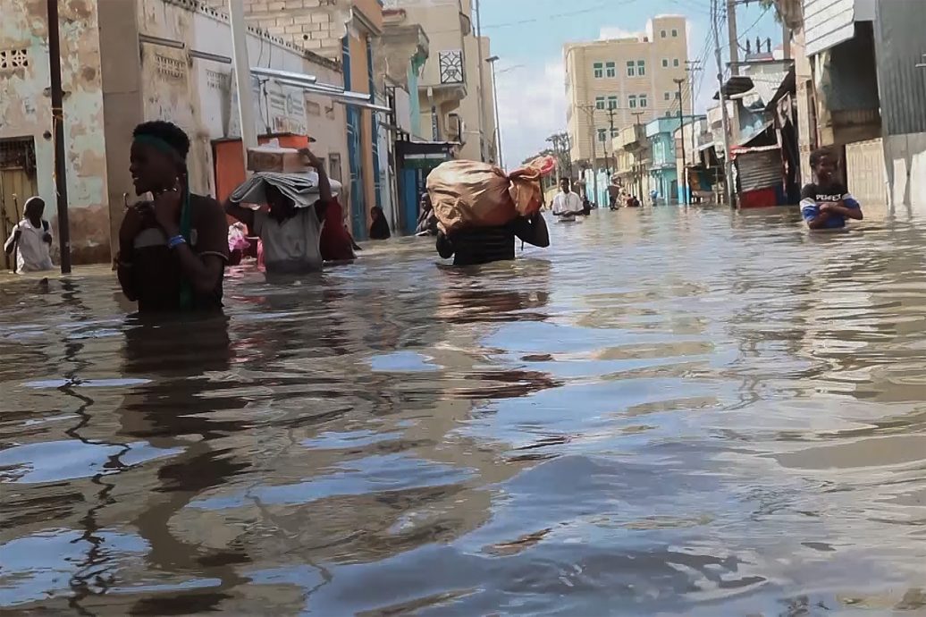东非索马里及肯雅暴雨连场引发洪水 两国逾180人死亡
