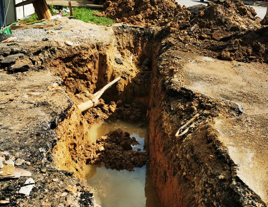 东：文德甲新村数地区范围及丹绒吉拉央日前无故断水数天获解决，水供已在今早陆续恢复正常。