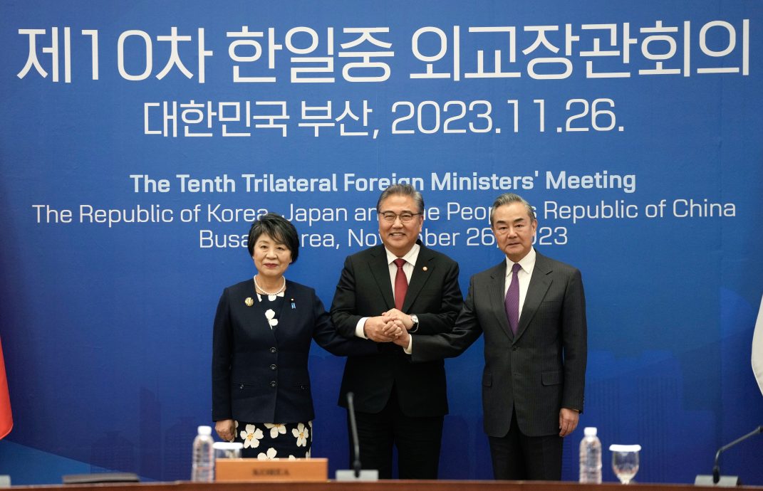 中日韩外长拟重启三国领导人峰会与合作
