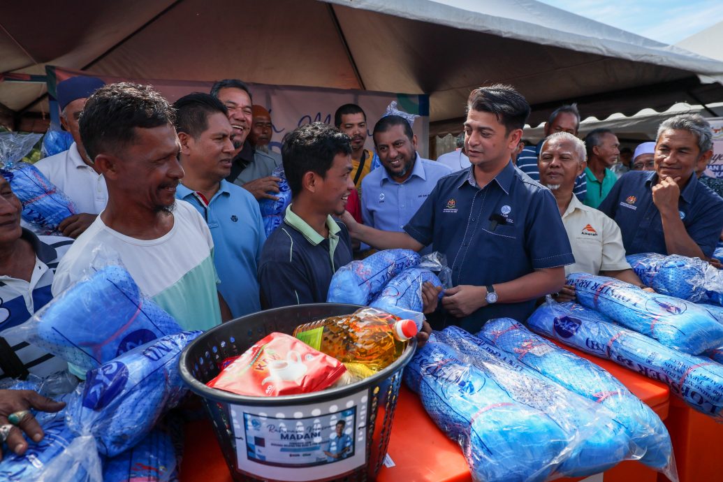 全：馬來西亞漁業發展局（LKIM）主席莫哈末法依茲指出，儘管邁入東北季候風季節，但這並不足以成為胡亂調漲本地漁獲價格的理由。