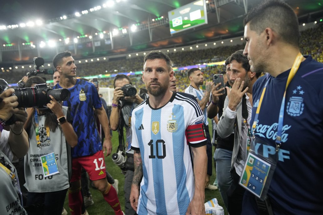 南美洲区世杯入选赛| 阿根廷客场小胜巴西  双方球迷冲突差点中断比赛