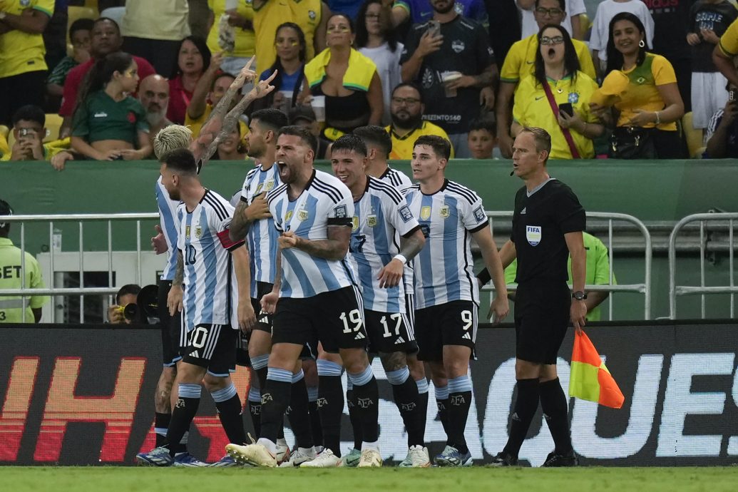 南美洲区世杯入选赛| 阿根廷客场小胜巴西  双方球迷冲突差点中断比赛