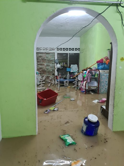 封面-大都会/乌鲁士毛月包括峇玲珑至万宜地区水灾，逾百屋子受影响／多图