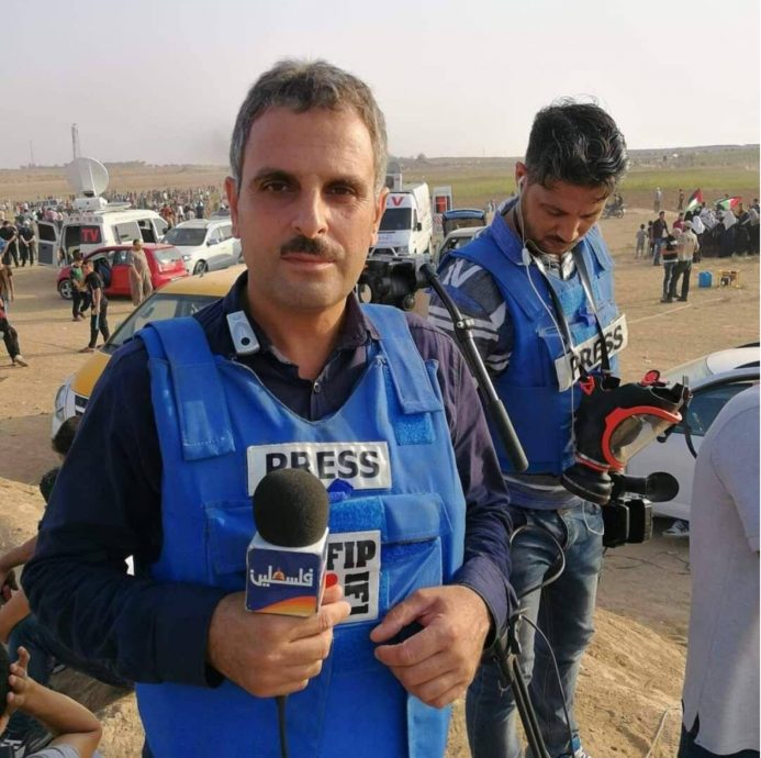 巴勒斯坦记者遭遇空袭身亡：30分钟前还在直播 11名亲属也遇难