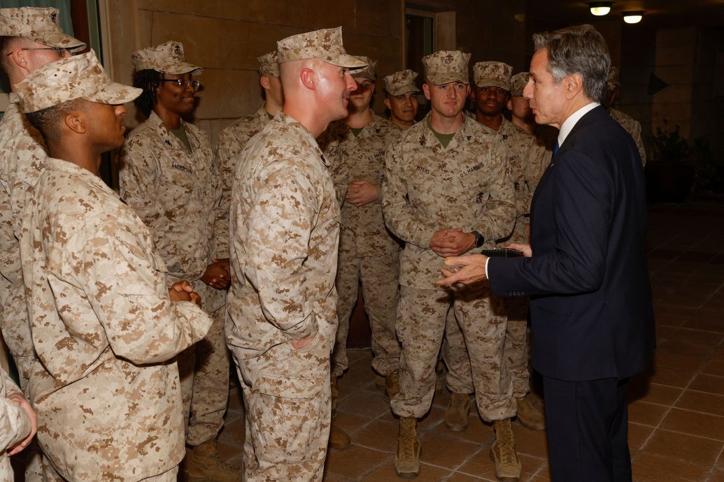 布林肯突访伊拉克穿防弹衣   指美方人员遇袭不可接受