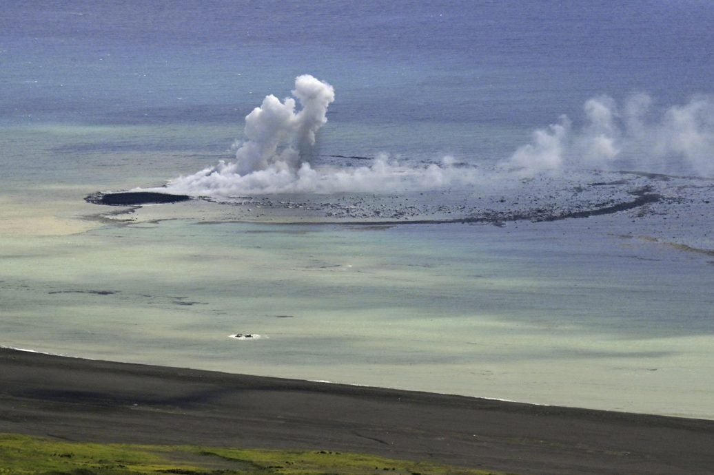 日本海底火山爆发 “喷出”一个新岛屿