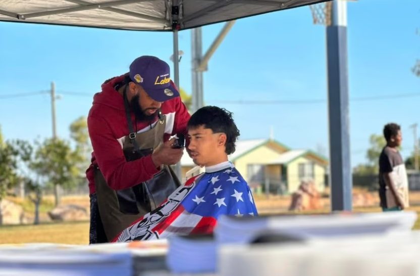 暖势力 男子乡村开设免费理发店　加强民众感情连系