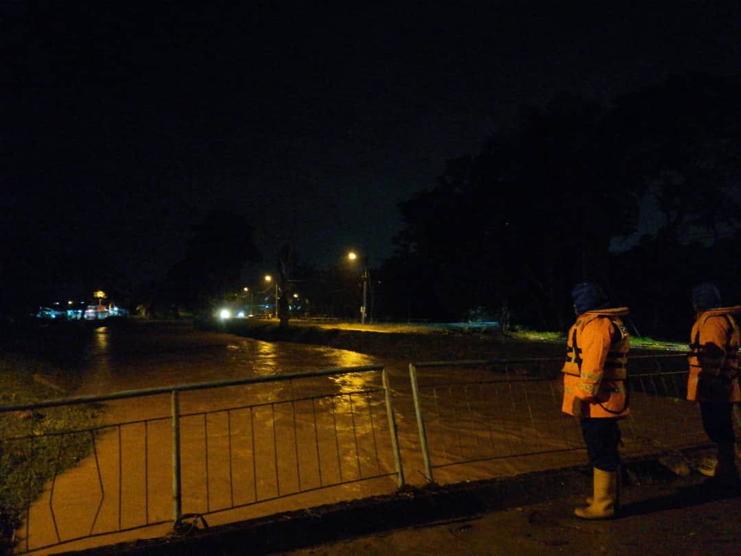 柔：豪雨致美兰蒂河水位高涨  民防部队派员视察