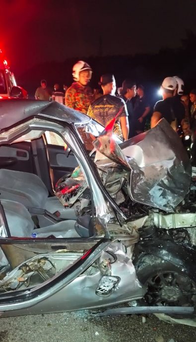 柔：轿车与载送孤儿客货车相撞，造成轿车司机死亡，10名孤儿及司机受伤