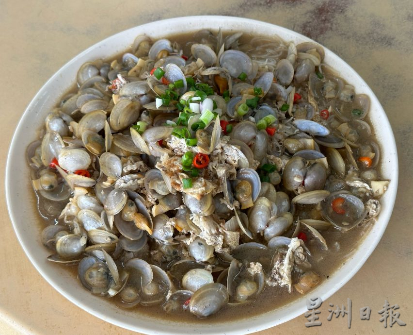  柔：食客指路（11月7日见报）：“蛤蜊米粉汤”及“啦啦米粉”暖胃又窝心
