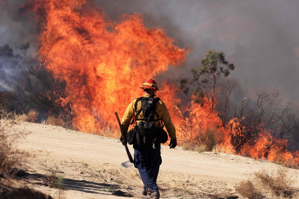 看世界  近6千人被促逃离加州野火