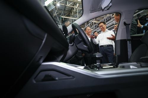 罗斯兰：韩正访宝腾汽车厂 反映高科技车谷计划重要性