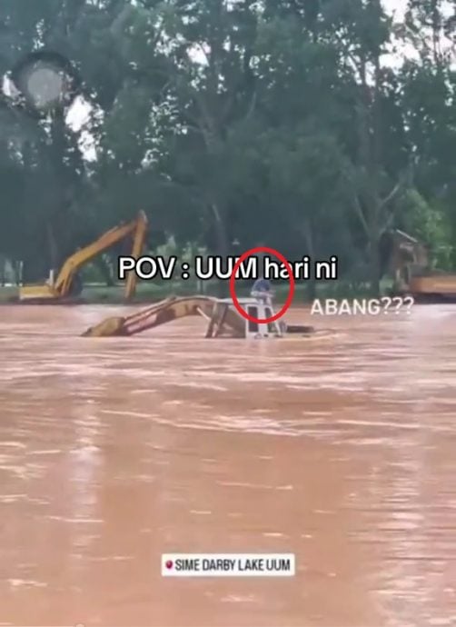 视频|北大路线遭河水侵袭 神手司机受困爬车顶避难
