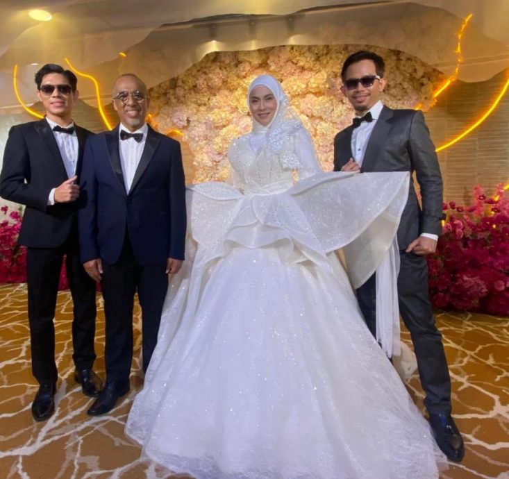 视频|穿10万婚纱嫁马来导演  陈意遐：这套婚纱叫“百合” 