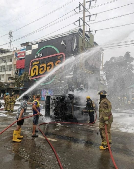 运煤气货车翻覆 曼谷街头连声爆炸
