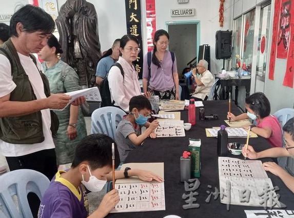 （古城版）中国10余名书画家到访马六甲今日在优亦美艺术空间展览作品