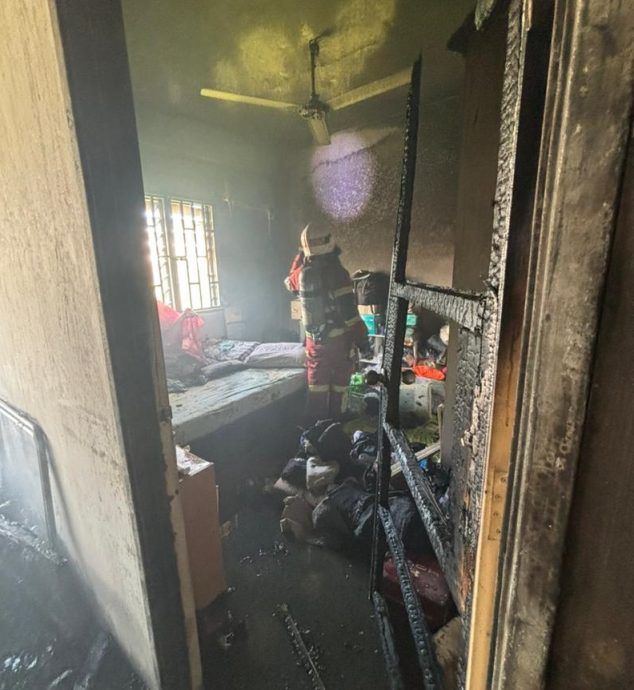 （大北马）峇都茅路组屋单位失火，浓烟骇人幸无人伤亡