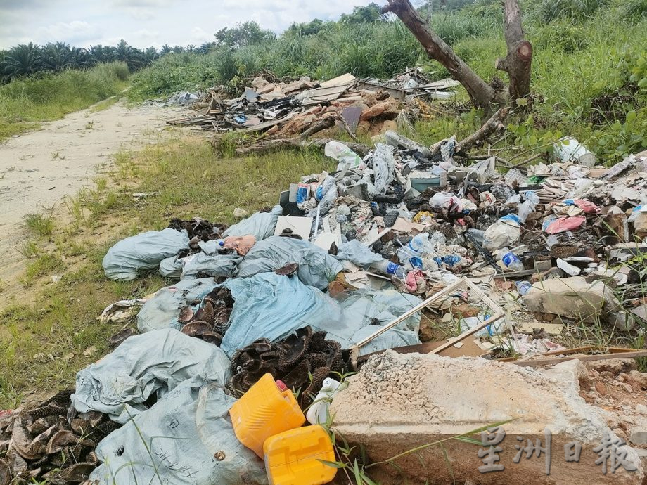 （已签发）柔：士姑来河旁变非法垃圾场，居民饱受烧垃圾恶臭之苦