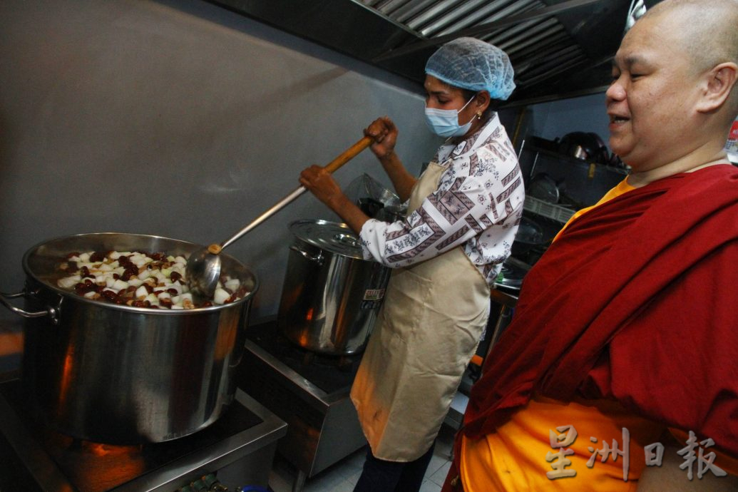 SHENPEN MALAYSIA每周日准备800份免费素食