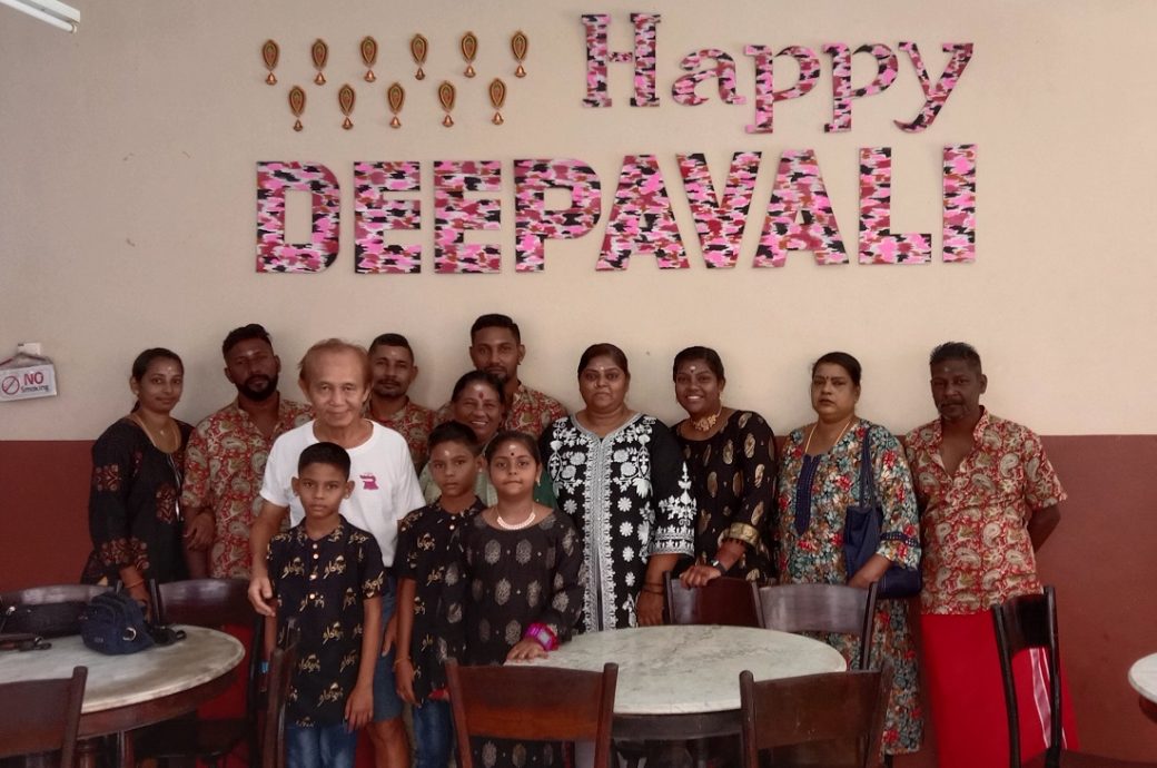 NS2淡边（已签）：华人茶室挂上“Happy Deepavali ”，印裔同胞：赞！