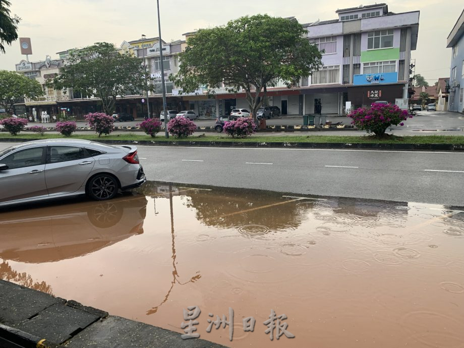 ns波德申：大雨导致世嘉城商业区停车位发生积水事故