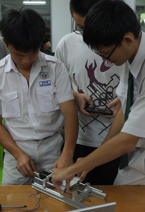 “齿轮切割机设计与制作”Arduino 机器人工作坊 中国泉州轻工职业学院专家前来授课