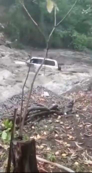 【求真】／怡保有四驱车遭洪水冲走？ 警方：不是怡保 或在国外