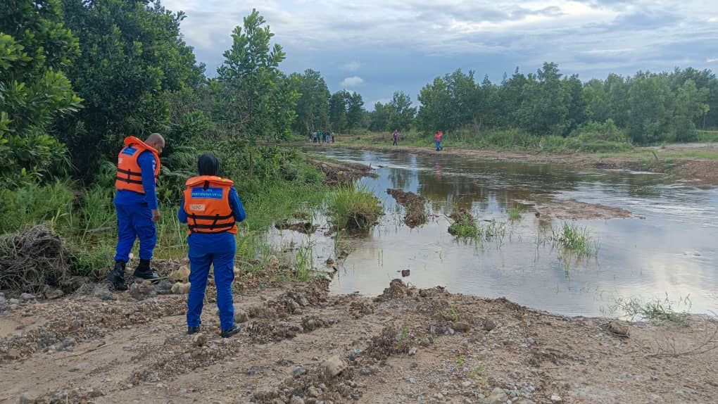 东：14岁少年溺水，彭州民防部队仍在进行搜救工作。