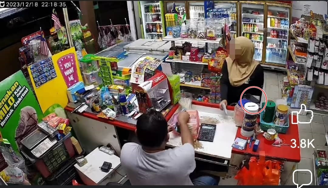 东：妇女光顾杂货店“顺走”顾客手机视频广传，失主家人促归还。