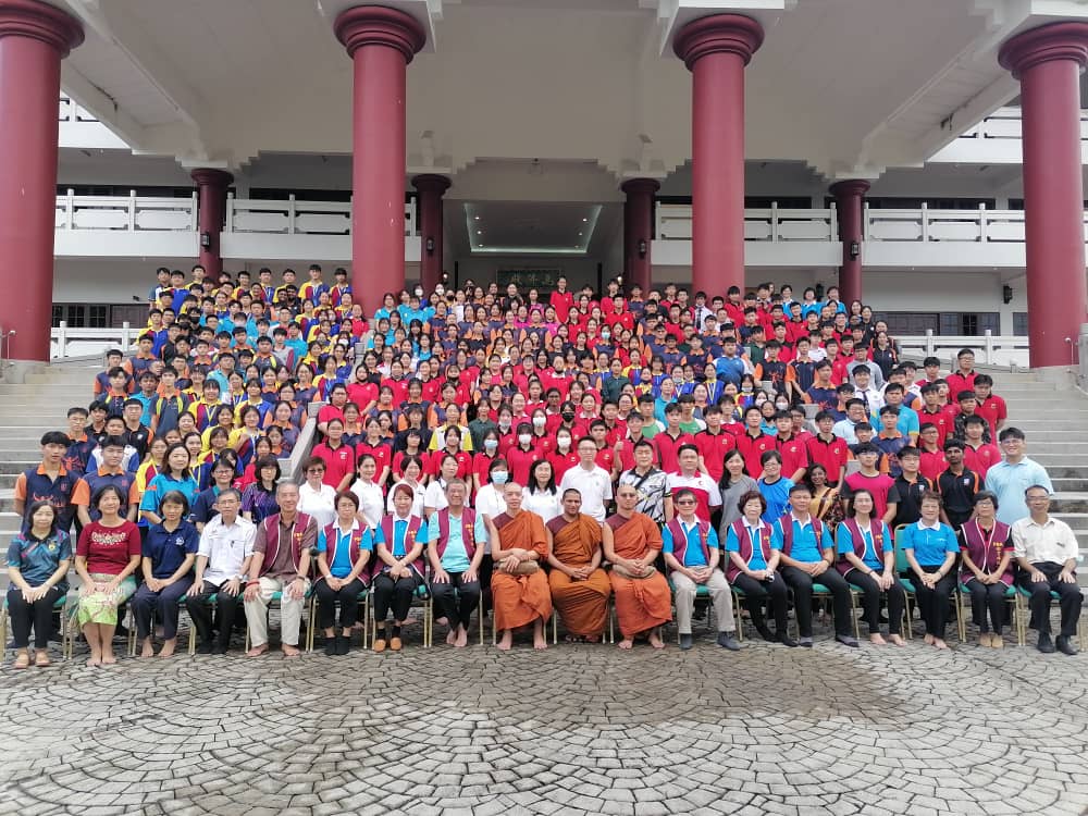 东：彭佛教会办中学生应考祝福会，关丹9校300应考生出席。