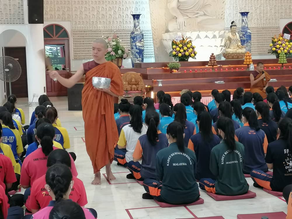 东：彭佛教会办中学生应考祝福会，关丹9校300应考生出席。