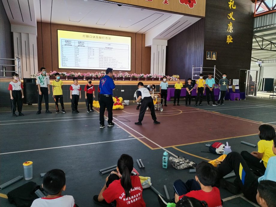 东：明光华小配合教育局首办舞狮集训营