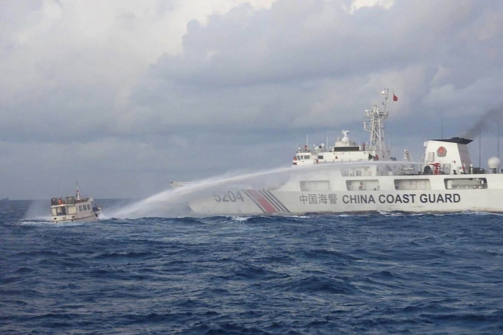 中国国防部：菲总参谋长登仁爱礁军舰是蓄意挑衅