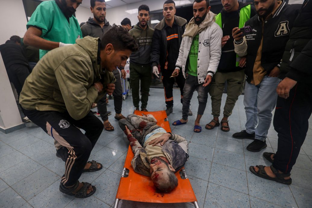 以色列战车深入加沙中部城镇 南部20巴人死于空袭