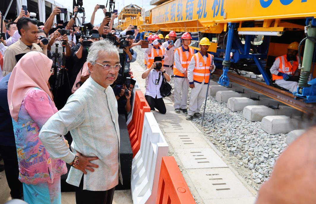 全国/元首伉俪主持启动仪式，东铁首段94公里铺轨工程正式启动！