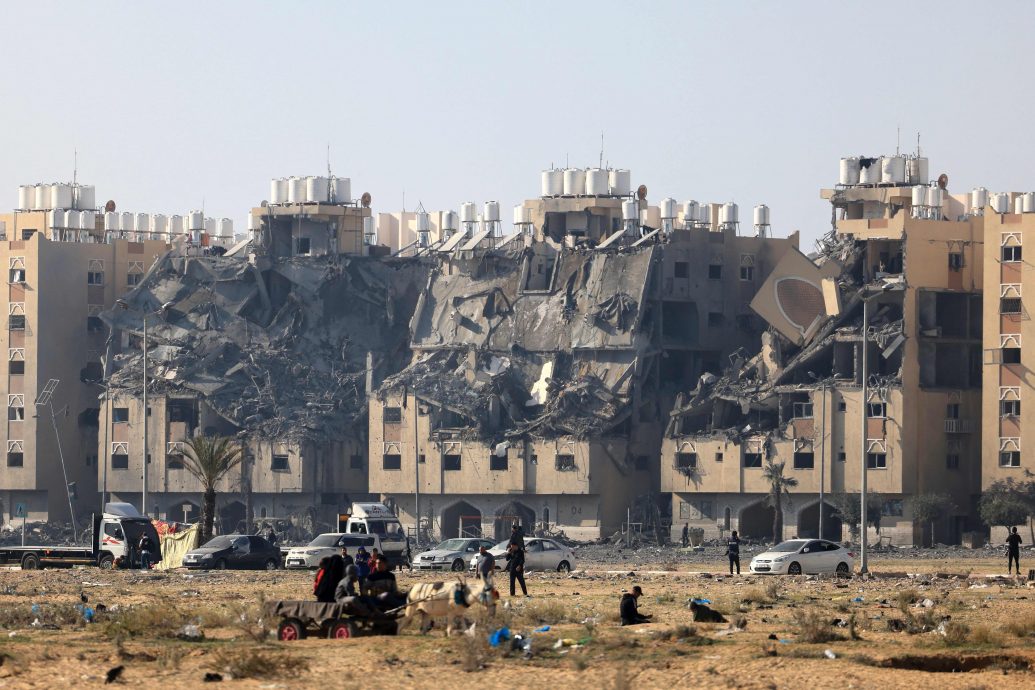 卡塔尔出资兴建助巴人  住宅建筑毁于空袭炮火
