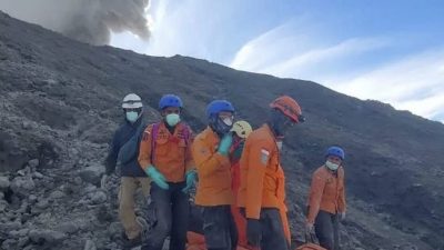 印尼默拉皮火山喷不停！ 搜救队再找到2遗体  至少13死10失踪