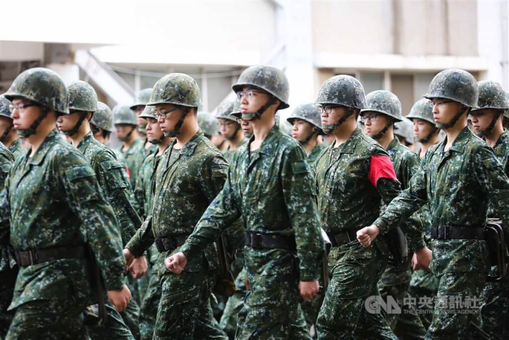 台湾重启一年制兵役 适龄男生反应复杂，不乏畏战恐惧心态