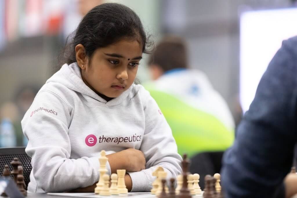 国际拼盘）英国8岁童夺欧西洋棋超快棋赛女子首奖 国际大师赞奇才